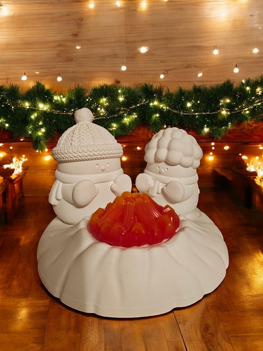 Schneemänner am Lagerfeuer